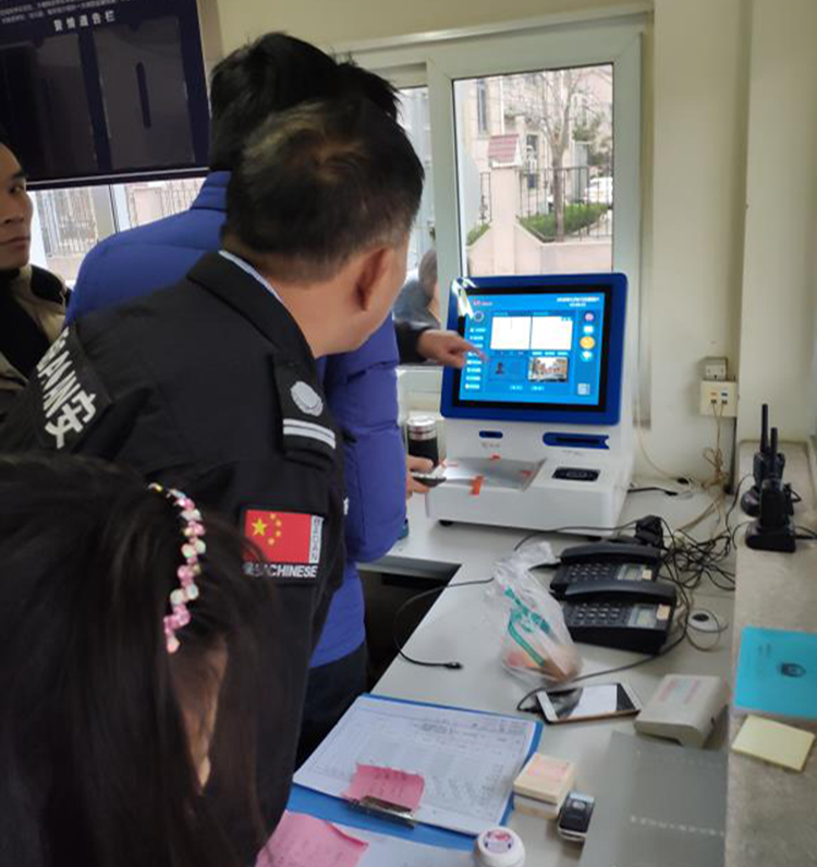 在小區(qū)出入時，悅訪客，訪客機登記訪客信息跟手工登記哪個好?